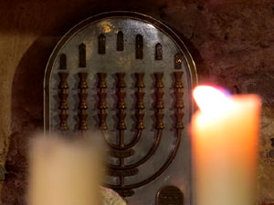 Nadal 2019 a Girona. Encesa de les llums de Hanukk&agrave; al pati dels Rabins