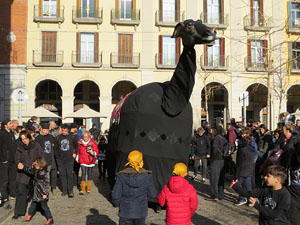Nadal 2019 a Girona. Cercavila i Els Pastorets de la Mula Baba a la pla&ccedil;a del Pallol