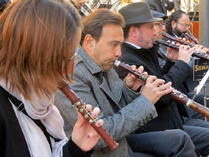 Nadal 2019 a Girona. Audici&oacute; de sardanes a la Rambla de la Llibertat amb la cobla Selvatana