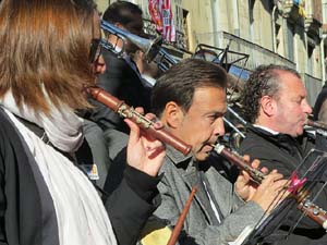 Nadal 2019 a Girona. Audici&oacute; de sardanes a la Rambla de la Llibertat amb la cobla Selvatana