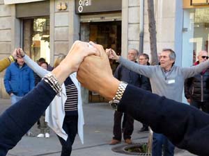 Nadal 2019 a Girona. Audici&oacute; de sardanes a la Rambla de la Llibertat amb la cobla Selvatana