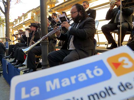 Nadal 2019. Audici&oacute; de sardanes a la Rambla de la Llibertat amb la cobla Selvatana