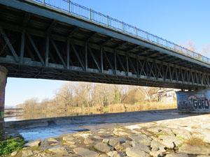 El pont de la Barca sobre el riu Ter constru&iuml;t el 1902