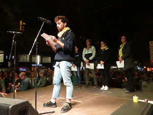 Seguda amb espelmes davant la subdelegaci&oacute; del Govern espanyol a Girona