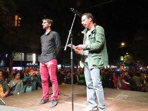 Seguda amb espelmes davant la subdelegaci&oacute; del Govern espanyol a Girona