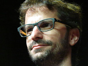 Seguda amb espelmes davant la subdelegaci&oacute; del Govern espanyol a Girona