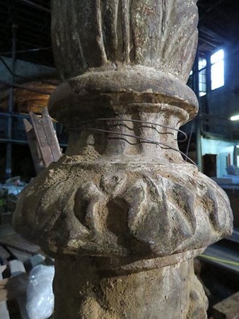 Detall de columna de ferro constru&iuml;da per la casa Eiffel