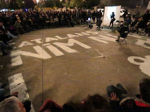 Acci&oacute; de Tsunami Democr&agrave;tic a la pla&ccedil;a de de l'U d'octubre de 2017 sota el lema 'Fem-los reflexionar'