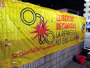 Acci&oacute; de Tsunami Democr&agrave;tic a la pla&ccedil;a de de l'U d'octubre de 2017 sota el lema 'Fem-los reflexionar'
