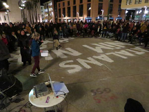 Acci&oacute; de Tsunami Democr&agrave;tic a la pla&ccedil;a de de l'U d'octubre de 2017 sota el lema 'Fem-los reflexionar'