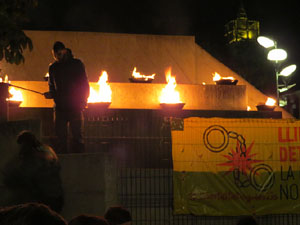Acci&oacute; de Tsunami Democr&agrave;tic a la pla&ccedil;a de de l'U d'octubre de 2017 sota el lema 'Fem-los reflexionar'