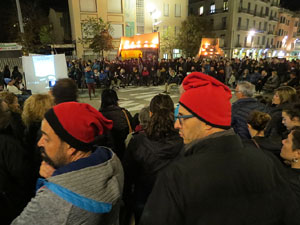 Acci&oacute; de Tsunami Democr&agrave;tic a la pla&ccedil;a de de l'U d'octubre de 2017 sota el lema 'Fem-los reflexionar'