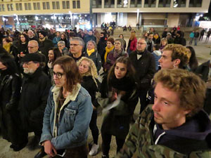 Acci&oacute; de Tsunami Democr&agrave;tic a la pla&ccedil;a de de l'U d'octubre de 2017 sota el lema 'Fem-los reflexionar'