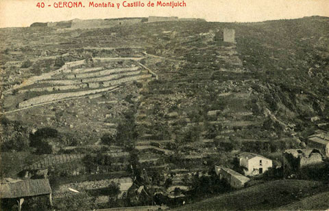 Vista de la muntanya de Montju&iuml;c des de Torre Gironella. Al fons, el castell de Montju&iuml;c i la Torre Suchet. 1906-1918