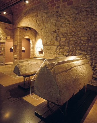 Sala del Museu d'Hist&ograve;ria dels Jueus de Girona, on s'exhibeixes les l&agrave;pides funer&agrave;ries