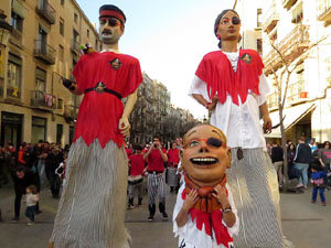 Carnestoltes 2020 a Girona. Disfresses i cercavila pels carrers del Barri Vell