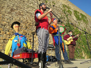 Carnestoltes 2020 a Girona. Disfresses i cercavila pels carrers del Barri Vell