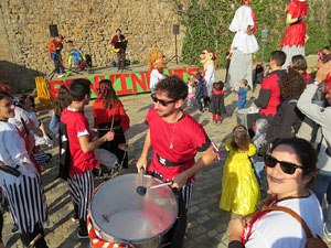 Carnestoltes 2020 a Girona. Disfresses i cercavila pels carrers del Barri Vell