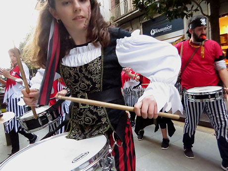 Carnestoltes 2020 a Girona. Disfresses i cercavila pels carrers del Barri Vell