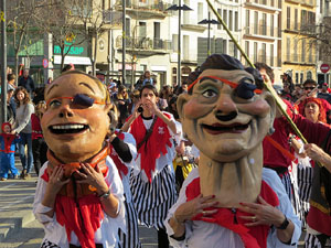 Carnestoltes 2020 a Girona. Disfresses i cercavila pels carrers del Barri Vell
