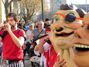 Carnestoltes 2020 a Girona. Disfresses i cercavila pels carrers del Barri Vell