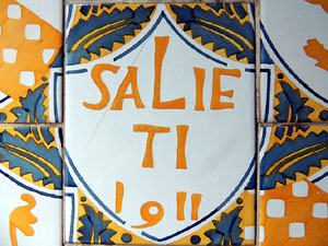 La Casa Salieti, o Casa Audouard, casal del segle XIV reformat per Rafel Mas&oacute;