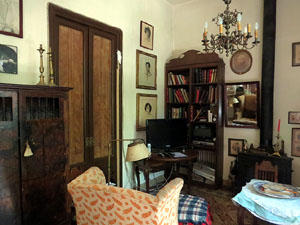 La Casa Salieti, o Casa Audouard, casal del segle XIV reformat per Rafel Mas&oacute;