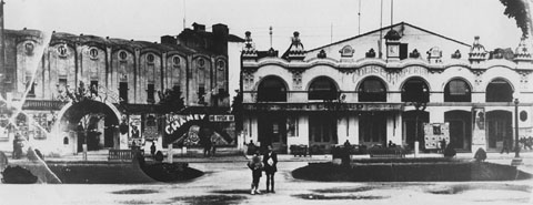 El teatre Alb&eacute;niz i el cinema Coliseo Imperial, a la pla&ccedil;a Independ&egrave;ncia. 1928