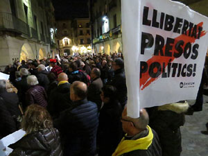 Concentraci&oacute; a la pla&ccedil;a del Vi per la independ&egrave;ncia i la llibertat dels presos pol&iacute;tics