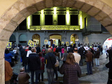 Concentraci&oacute; per la llibertat dels presos pol&iacute;tics a la pla&ccedil;a del Vi