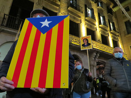 Concentraci&oacute; per la llibertat dels presos pol&iacute;tics a la pla&ccedil;a del Vi