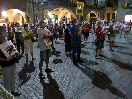 Concentraci&oacute; per la llibertat dels presos pol&iacute;tics a la pla&ccedil;a del Vi