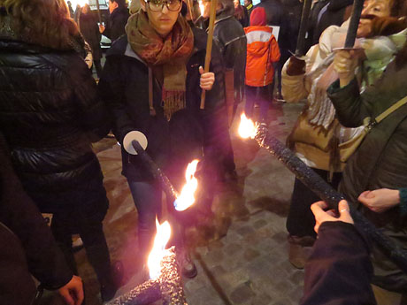 Concentraci&oacute; a la pla&ccedil;a del Vi per protestar contra la decisi� del jutge del Tribunal Suprem