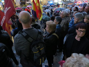Concentraci&oacute; davant la seu de la Generalitat en defensa de les institucions catalanes
