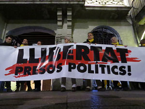 Concentraci&oacute; a la pla&ccedil;a del Vi per la independ&egrave;ncia i la llibertat dels presos pol&iacute;tics