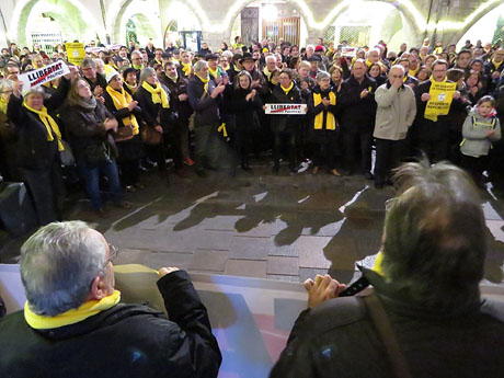 Concentraci&oacute; per la llibertat dels presos pol&iacute;tics a la pla&ccedil;a del Vi