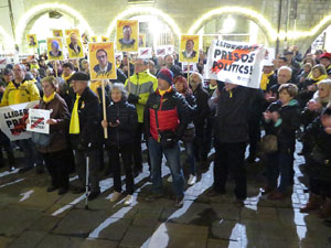 Concentraci&oacute; a la pla&ccedil;a del Vi per la independ&egrave;ncia i la llibertat dels presos pol&iacute;tics