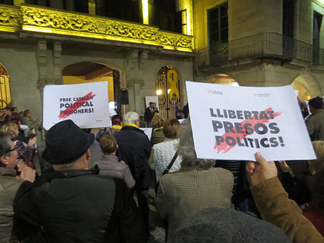 Concentraci&oacute; per la llibertat dels presos pol&iacute;tics a la pla&ccedil;a del Vi
