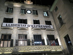 Concentraci&oacute; a la pla&ccedil;a del Vi per protestar contra la decisi&oacute; del jutge del Tribunal Suprem