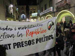 Concentraci&oacute; a la pla&ccedil;a del Vi per protestar contra la decisi&oacute; del jutge del Tribunal Suprem