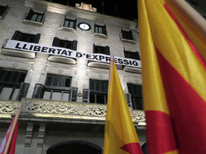 Concentraci&oacute; a la pla&ccedil;a del Vi per protestar contra la decisi&oacute; del jutge del Tribunal Suprem