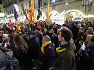 Concentraci&oacute; a la pla&ccedil;a del Vi per protestar contra la decisi&oacute; del jutge del Tribunal Suprem