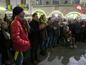 Concentraci&oacute; a la pla&ccedil;a del Vi per protestar contra la decisi&oacute; del jutge del Tribunal Suprem