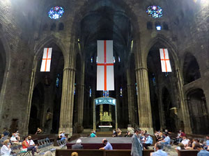 Representaci&oacute; de la Consueta de Sant Jordi cavaller a la nau g&ograve;tica de la Catedral