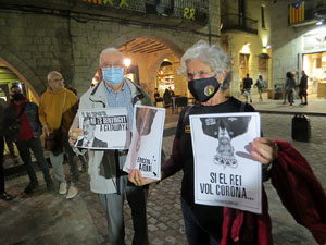Crema popular de fotos del rei d'Espanya a la pla&ccedil;a del Vi sota el lema 'Ni rei ni corona'