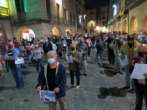 Crema popular de fotos del rei d'Espanya a la pla&ccedil;a del Vi sota el lema 'Ni rei ni corona'
