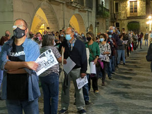 Crema popular de fotos del rei d'Espanya a la pla&ccedil;a del Vi sota el lema 'Ni rei ni corona'
