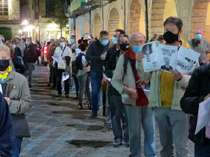 Crema popular de fotos del rei d'Espanya a la pla&ccedil;a del Vi sota el lema 'Ni rei ni corona'