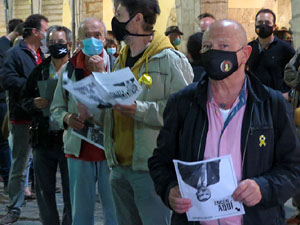 Crema popular de fotos del rei d'Espanya a la pla&ccedil;a del Vi sota el lema 'Ni rei ni corona'