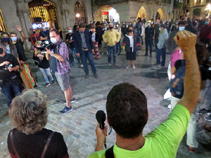 Crema popular de fotos del rei d'Espanya a la pla&ccedil;a del Vi sota el lema 'Ni rei ni corona'